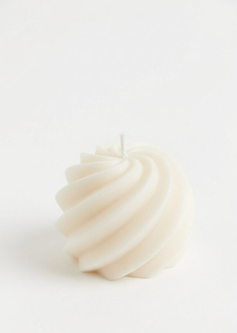 Dekoratīva rapšu vaska svece “Zefīrs” 100gr