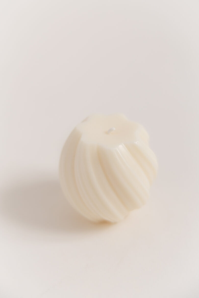 Vidējā "Wave" dekoratīvā svece  190gr