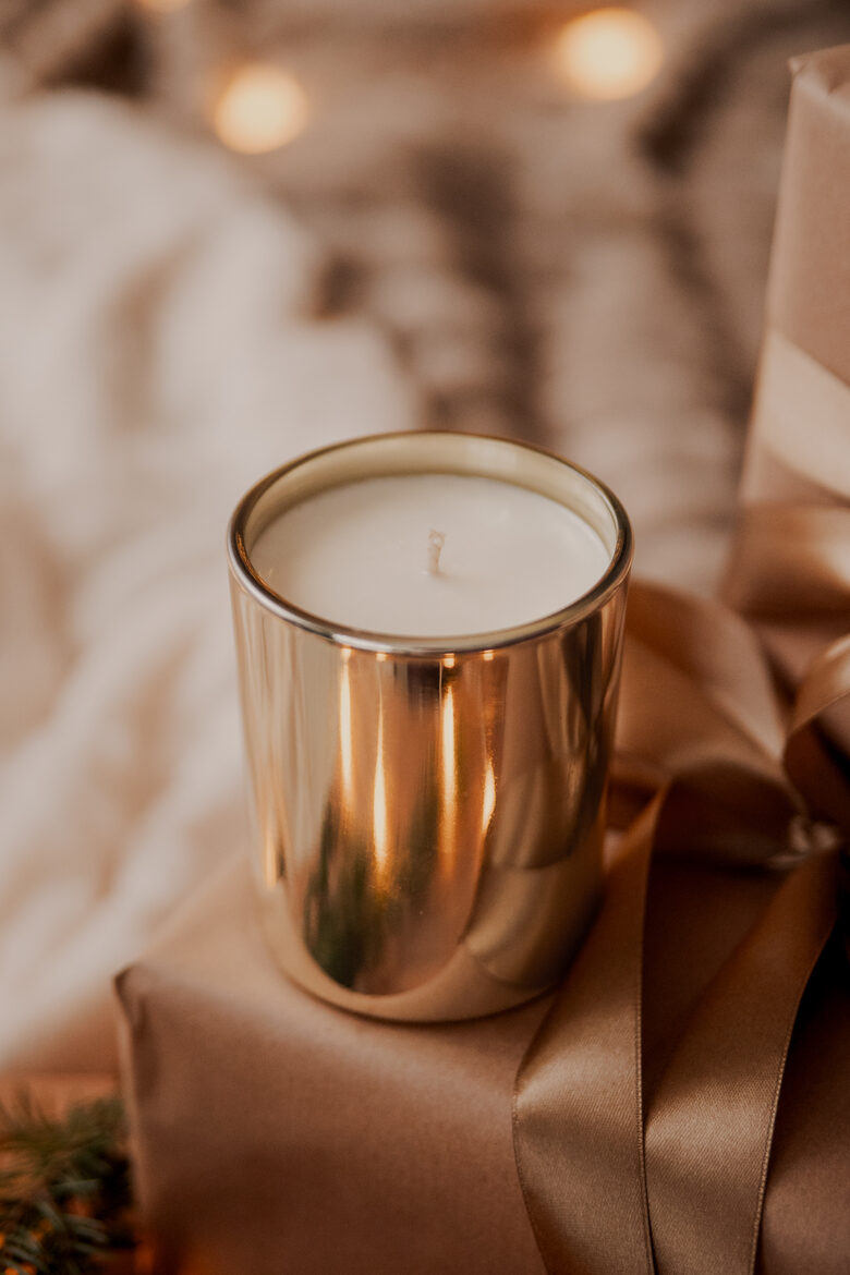 Sojas vaska svece spīdīgā zelta stikla traukā bez aromāta | 200g - limited