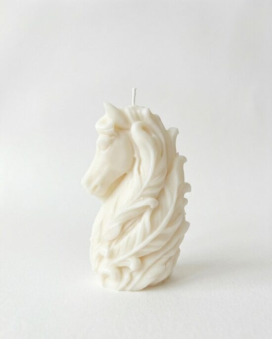 Dekoratīva rapšu vaska svece "Zirgs" 150gr