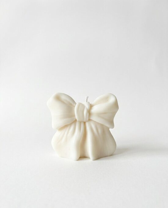 Dekoratīva rapšu vaska svece - “Bantīte” 100gr