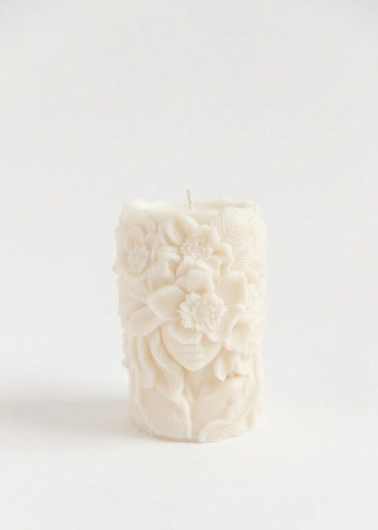 Dekoratīva rapšu vaska svece "Ziedošā Mūza" 275gr