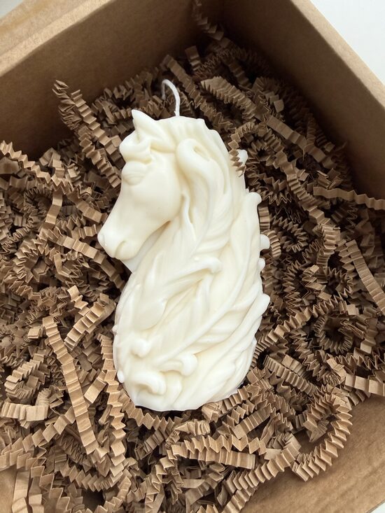 Zirga formas dekoratīva vaska svece 150gr