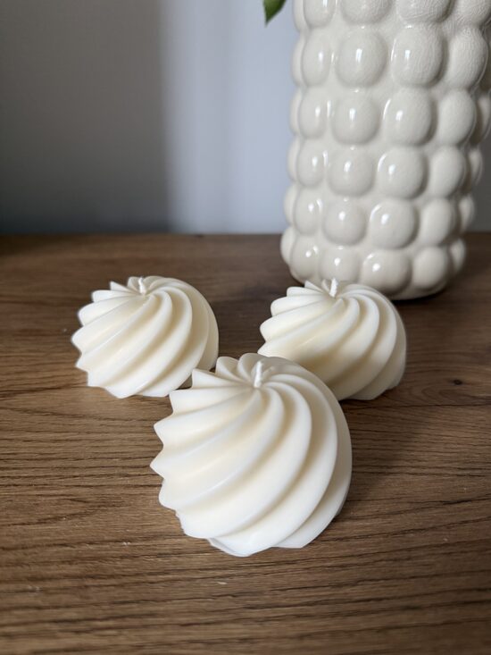 Dekoratīva rapšu vaska svece “Zefīrs”