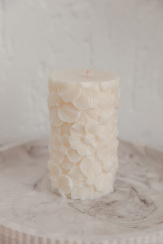 Roku darināta rapšu vaska svece "Pavasara Ziedi" 280gr