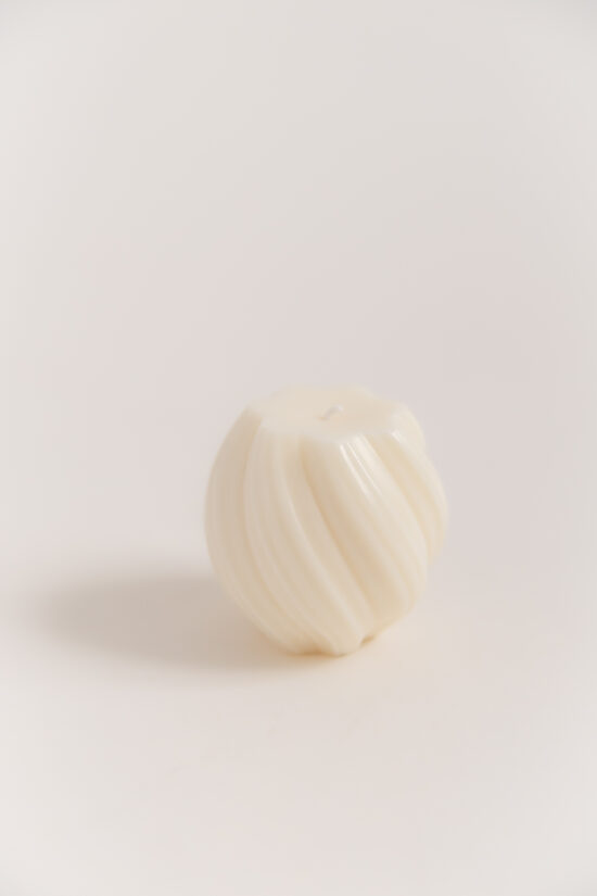 Mazā "Wave" dekoratīvā svece 100gr