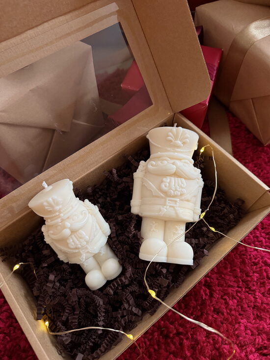 Riekstkodis – mazais | Dekoratīvā rapšu vaska svece (102 g)